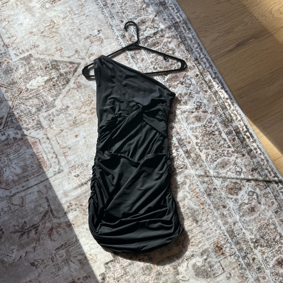 BLACK CUTOUT DRESS - Picture 2 of 2